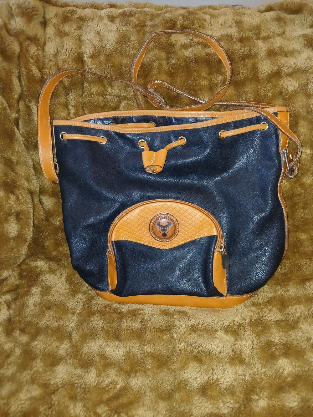Vintage Vienti "Moda Italiana" bucket bag